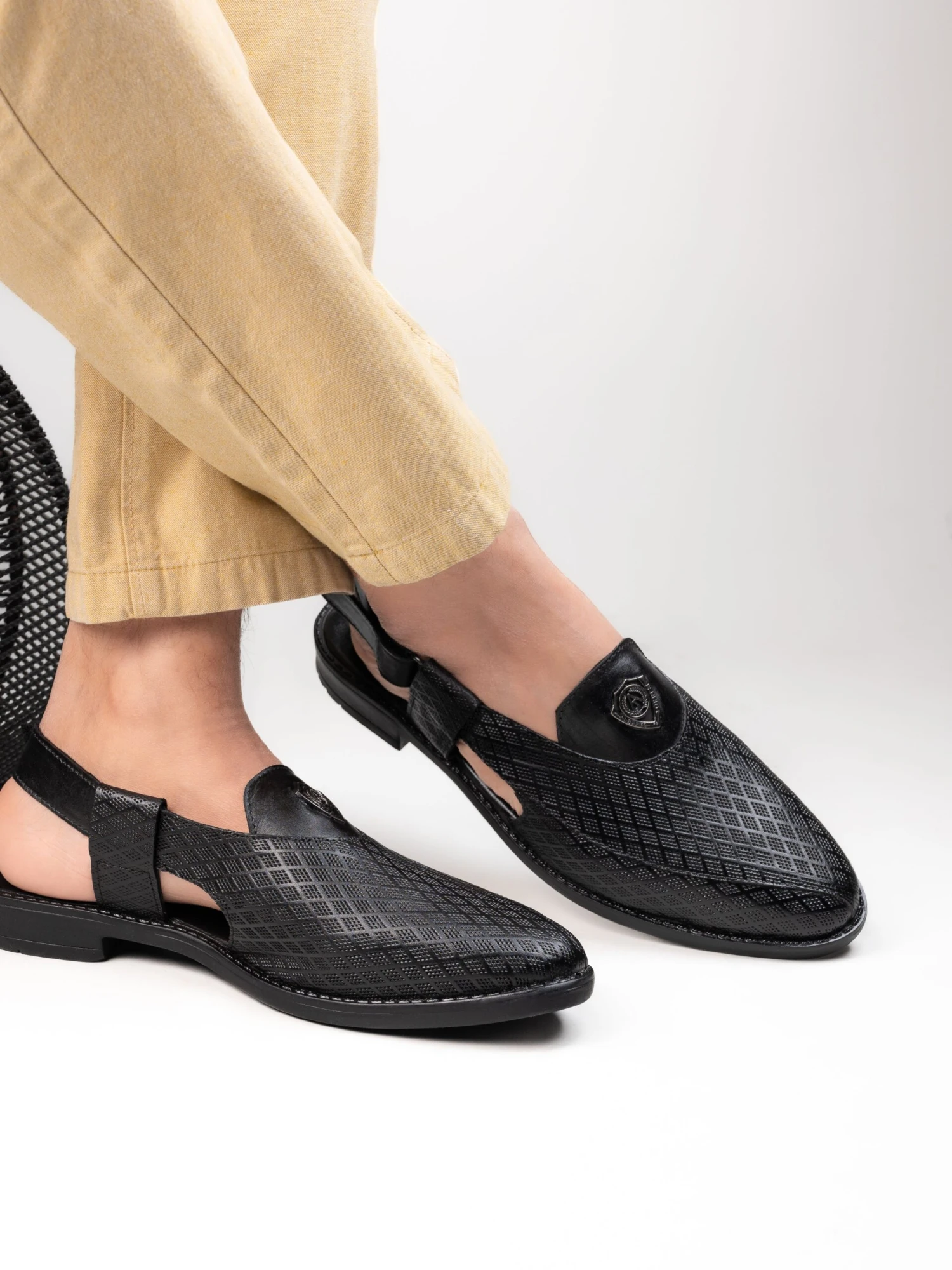 Alberto Torresi Genuine Black Leather Textured Peshawari Sandal With Padded Insole 3 Alberto Torresi Genuine Black Leather Textured Peshawari Sandal With Padded Insole